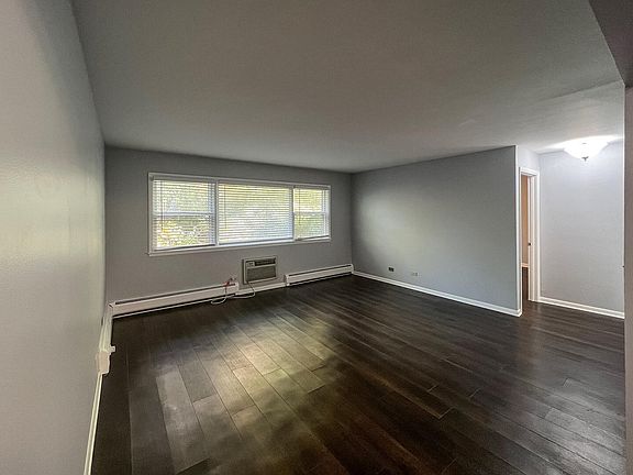 4th image of 215 Country Club Dr APT 2D