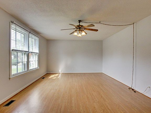 2nd image of 1027 Foxmoor Dr