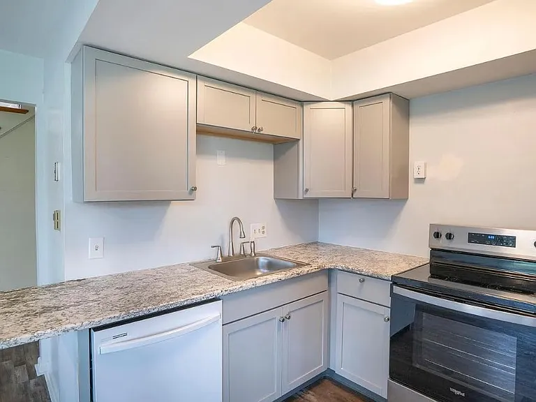 570 Galen Dr — Photo 10