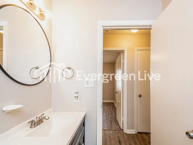 2716 Shaftsbury St — Photo 13