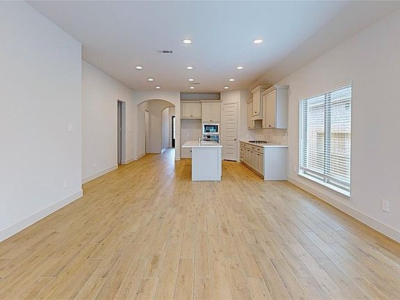 5th image of 624 Sand Branch Dr