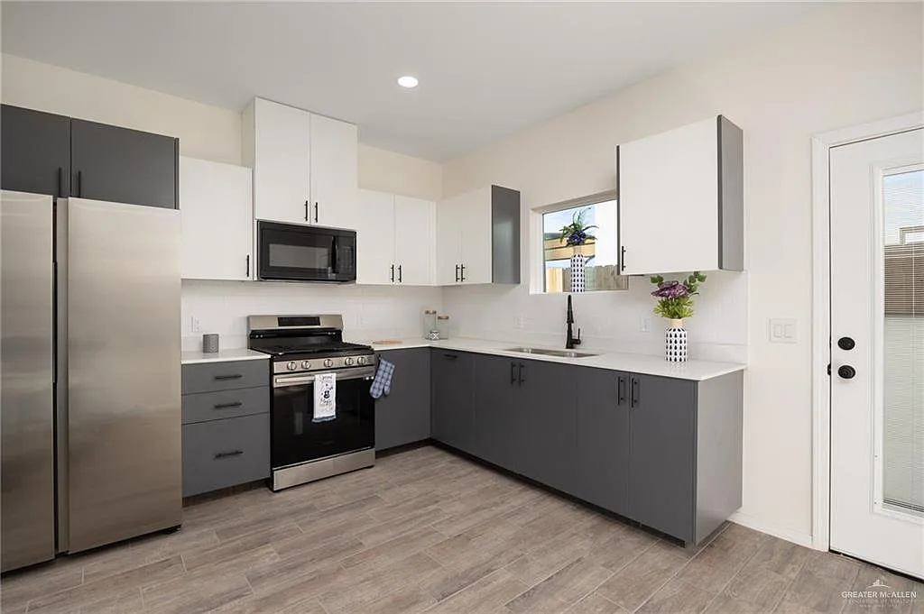 2 bed, 946 sqft, $1,250 — Photo 2