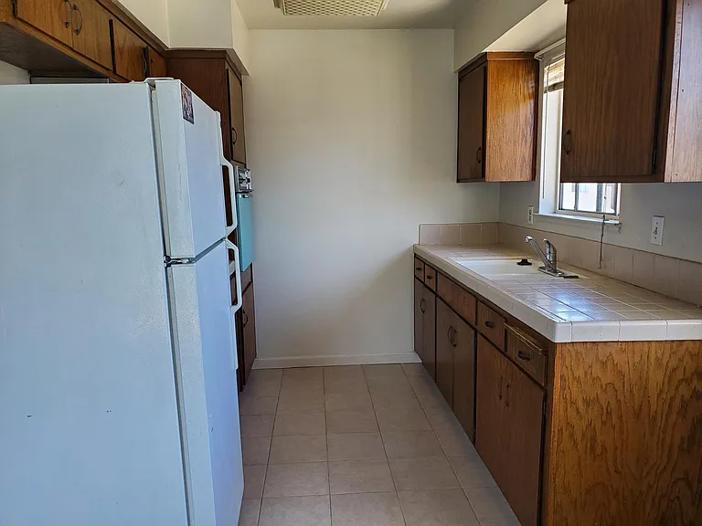 885 Burbank Dr #4 — Photo 5