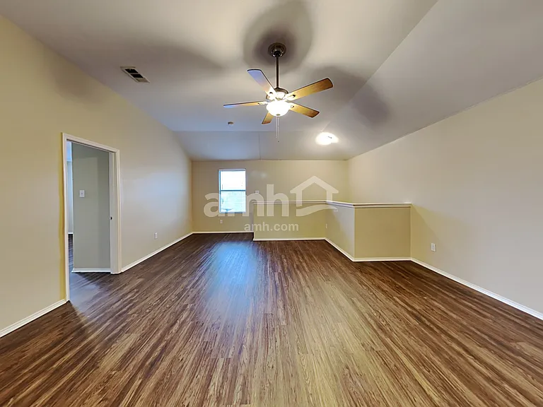 1100 Oakbrook St — Photo 11
