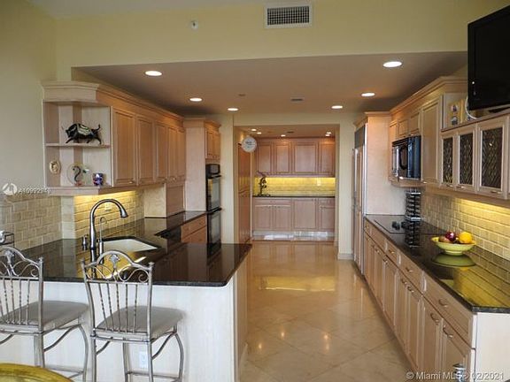 5th image of 20355 NE 34th Ct APT 2725