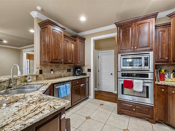 3rd image of 4107 SW Lilac St