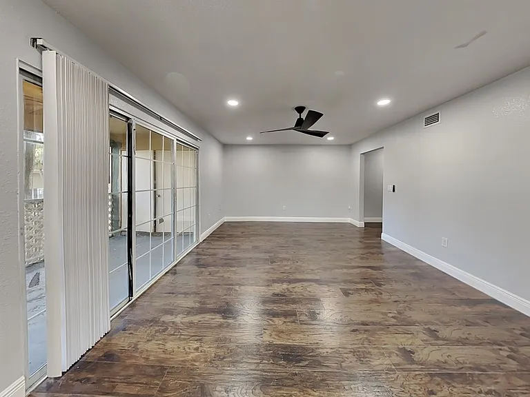3979 Versailles Dr — Photo 7