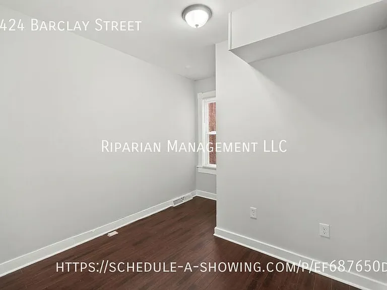 2424 Barclay St — Photo 18
