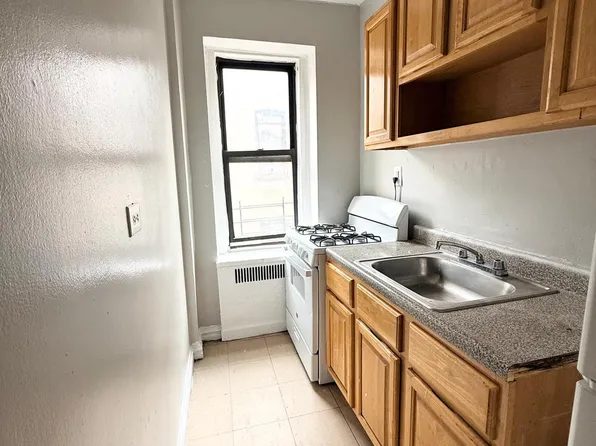 253 East 181st Street image 1 of 10