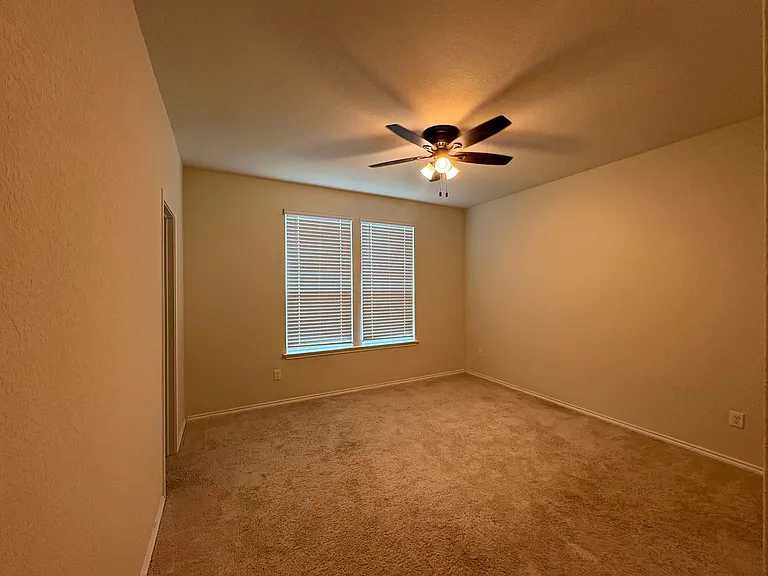 10223 Crossbuck — Photo 11