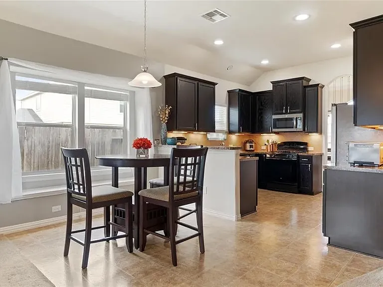 839 Grassy Creek Ln — Photo 6