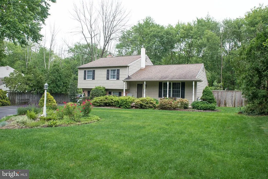 131 Richard Dr photo 1