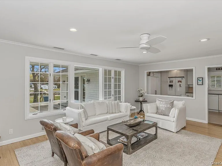 15 Gardners Ln — Photo 4
