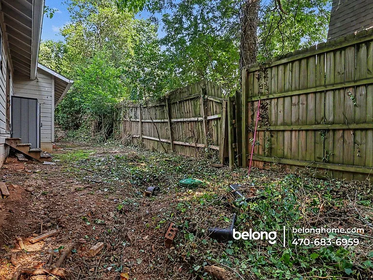 1277 Dunwoody Ln NE — Photo 2