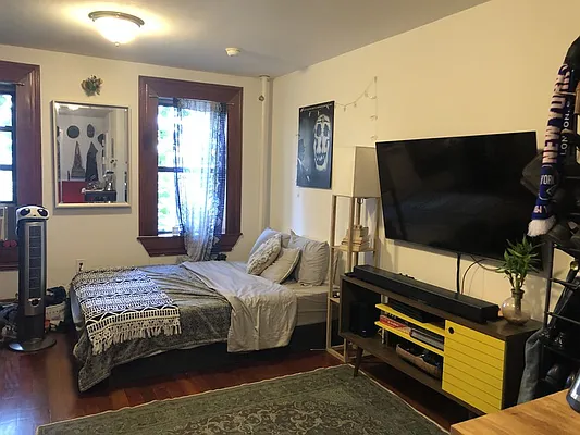 Rented by Dynamik Realty | media 12