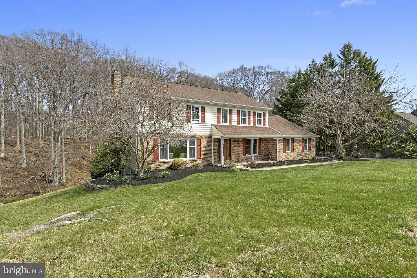 105 Carriage Dr photo 1
