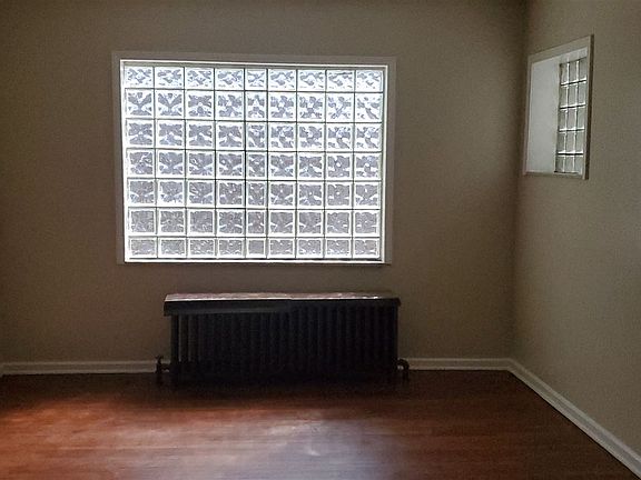 6908 Chaucer Dining Room