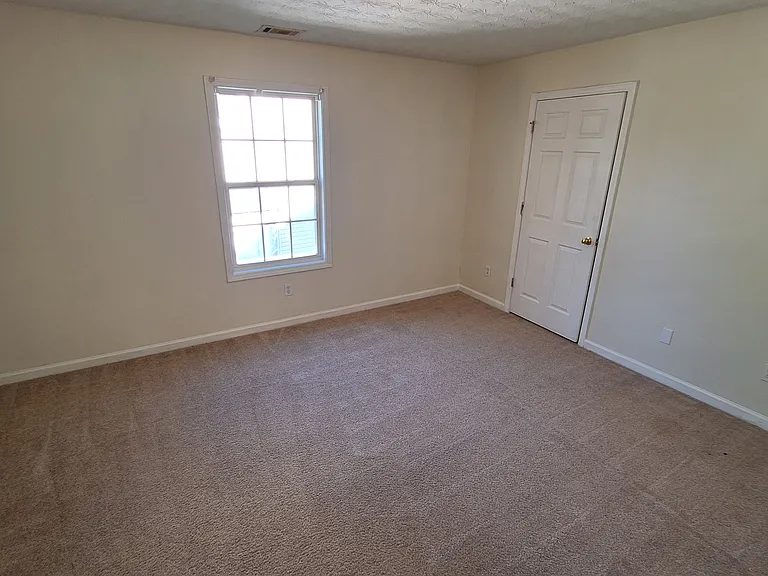 305 Shadowbrooke Cir — Photo 13