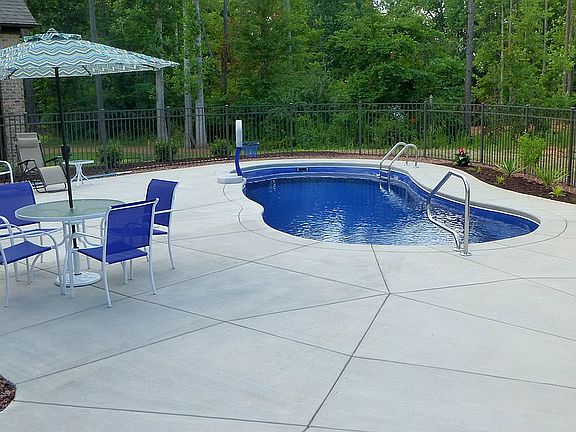 4th image of 2712 Lakefront Dr