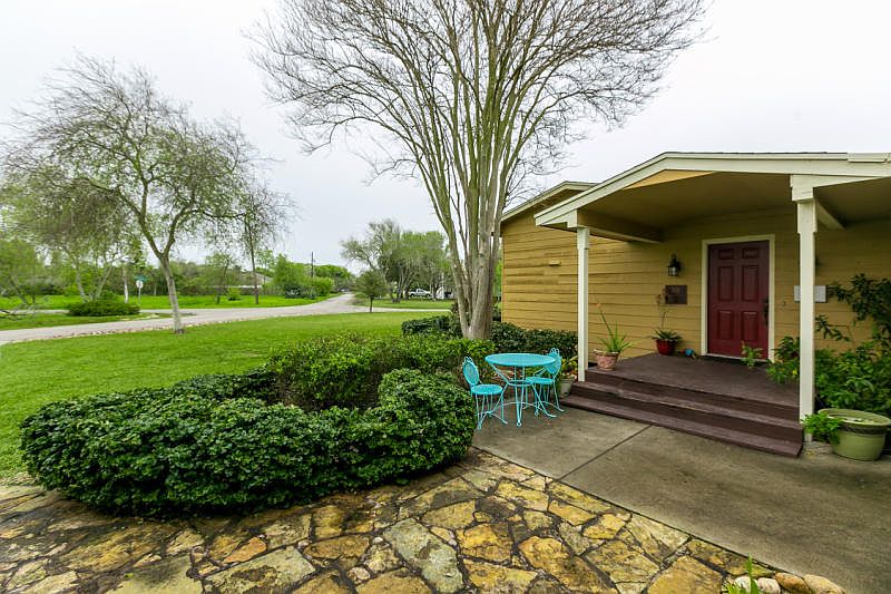 1st image of 301 Country Club Dr