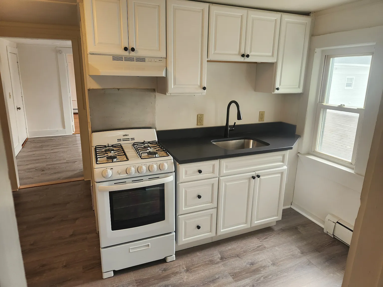 1 bed, 800 sqft, $1,900 — Photo 1