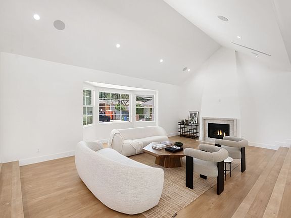 5th image of 4405 Estrondo Dr