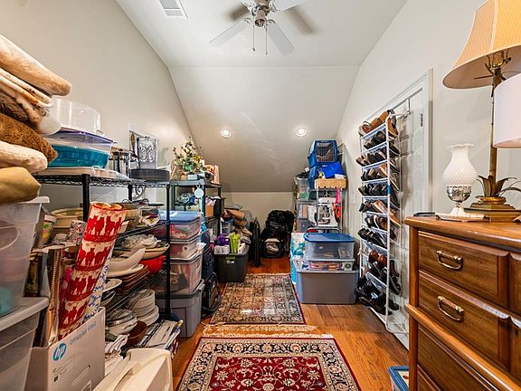 33rd image of 270 Ausburn Rd