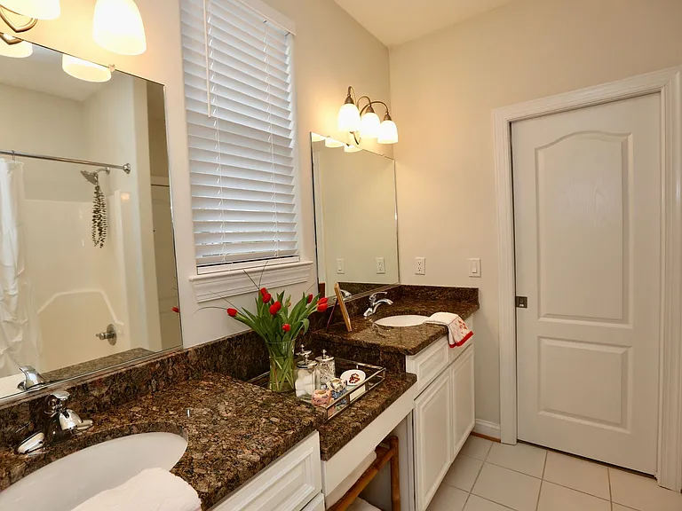 613 Lake Dr — Photo 32