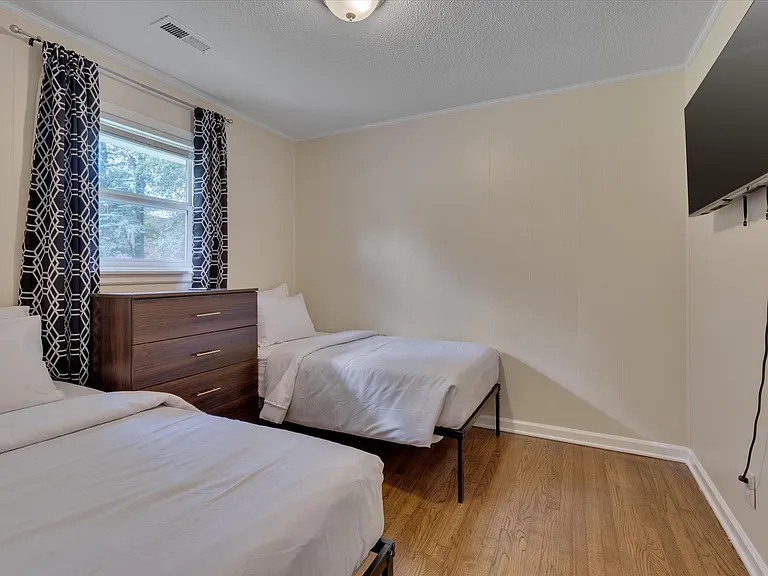 201 Parthenia Dr — Photo 6