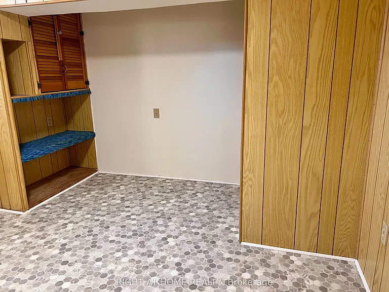 2 Thorncroft Cres — Photo 7