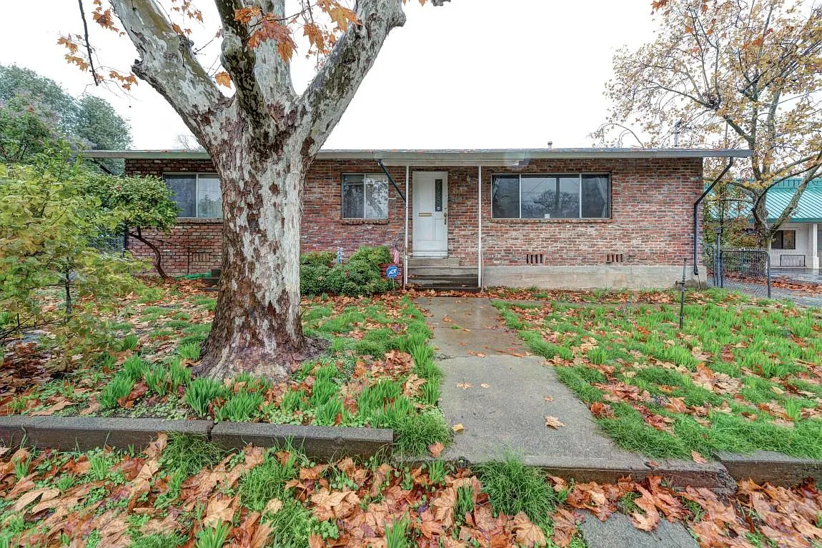 2611 Reservoir Ln photo 1