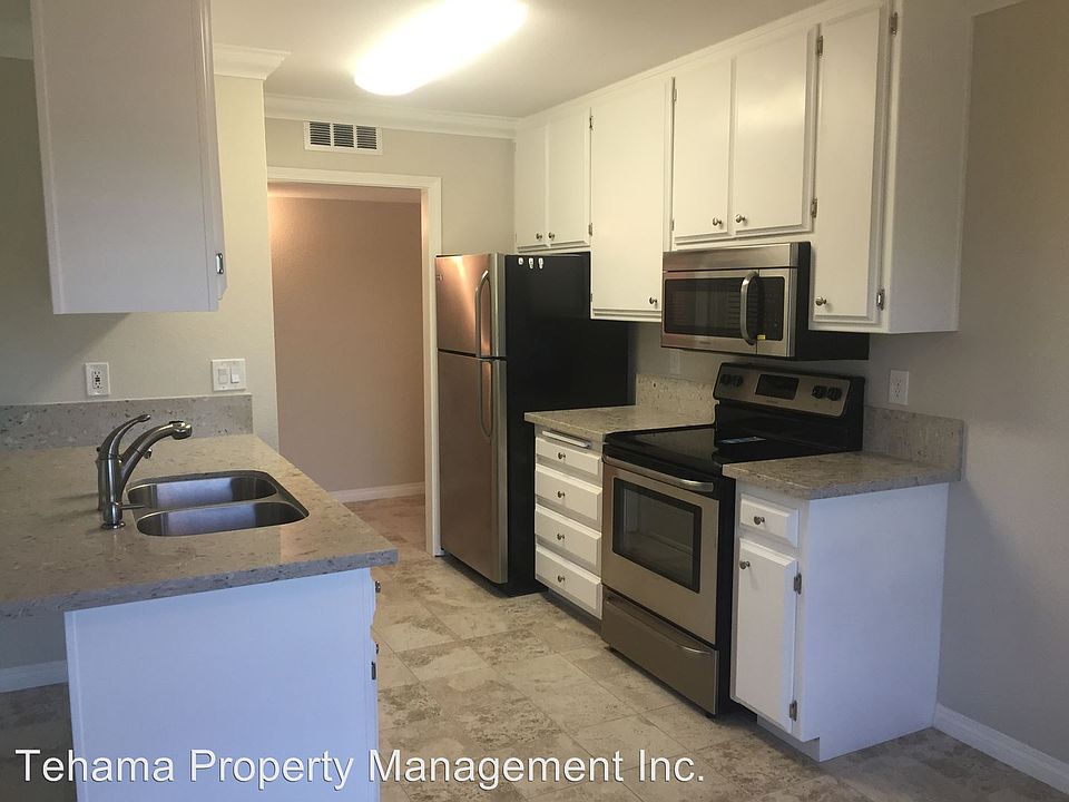 1st image of 1015 Lakeside Dr APT 4