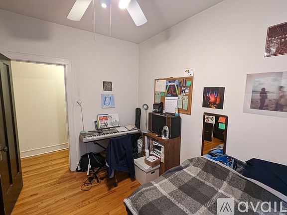 5th image of 1722 W Carmen Ave #2E