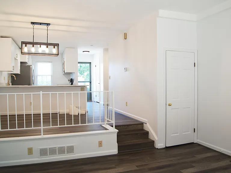 9771 Bunker Hill Ln — Photo 2