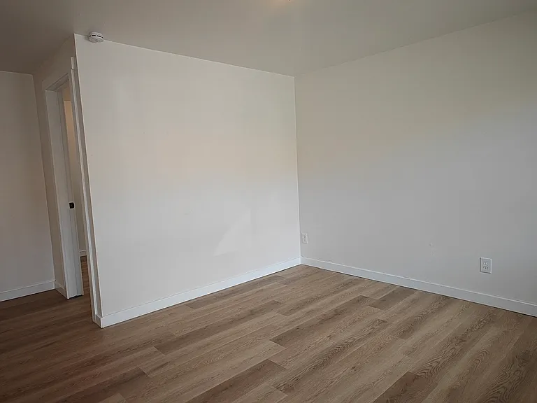 844 Harrington Ave NE #12 — Photo 6
