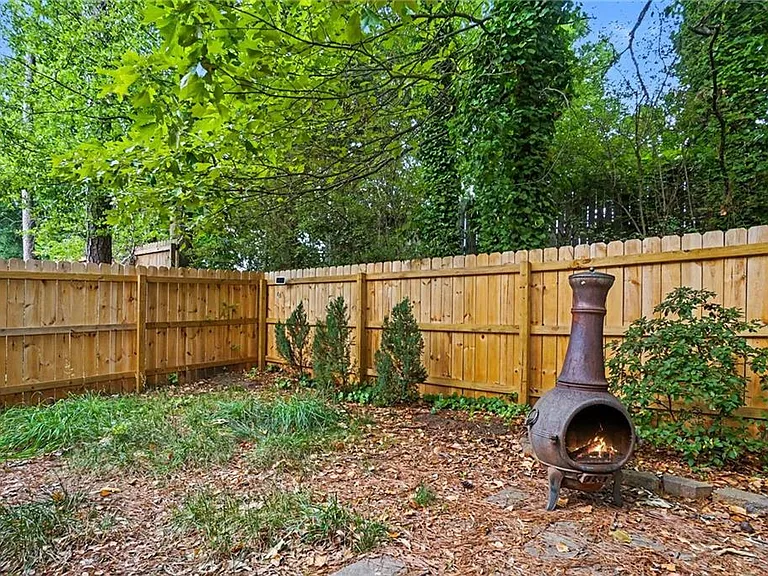 1006 Creatwood Cir SE — Photo 22