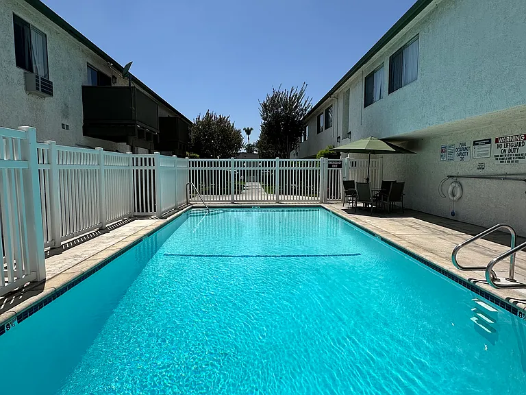 16205 Woodruff Ave — Photo 6
