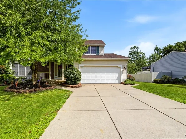 29 Continental Dr, Lockport, NY 14094