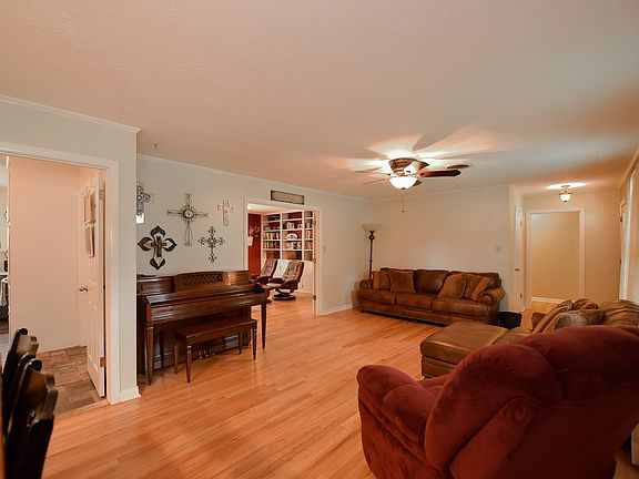 4th image of 2105 Wayside Dr