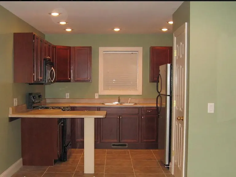 606 N McArthur St — Photo 3
