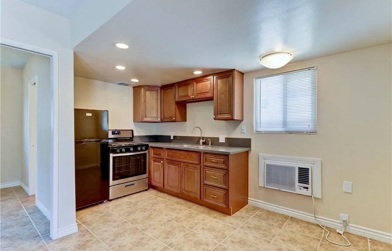 2 bed, 1200 sqft, $2,000 — Photo 2