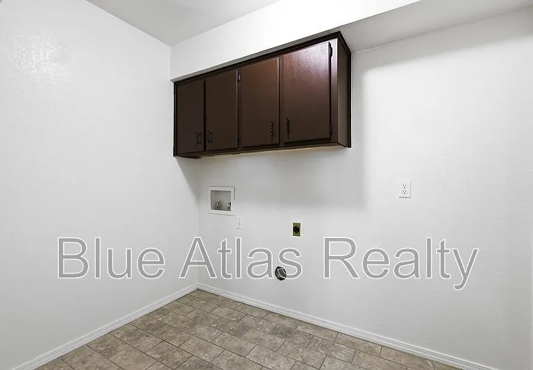 4856 Starcrest Ct — Photo 12