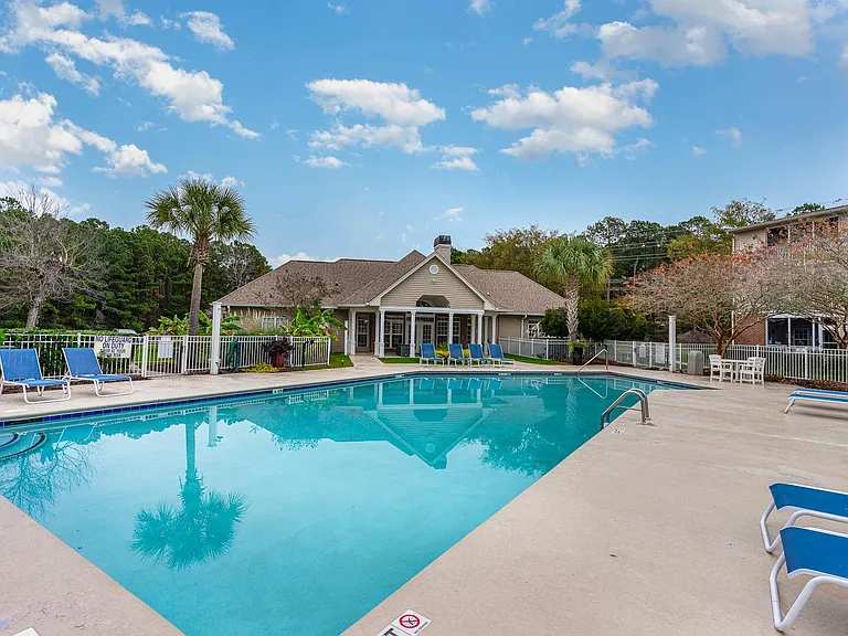 Litchfield Oaks Apartments — Photo 15