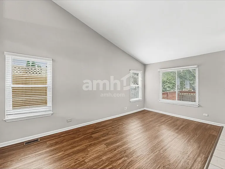 3131 Melbourne Ln — Photo 6
