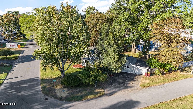 5th image of 1076 Outer Drive
