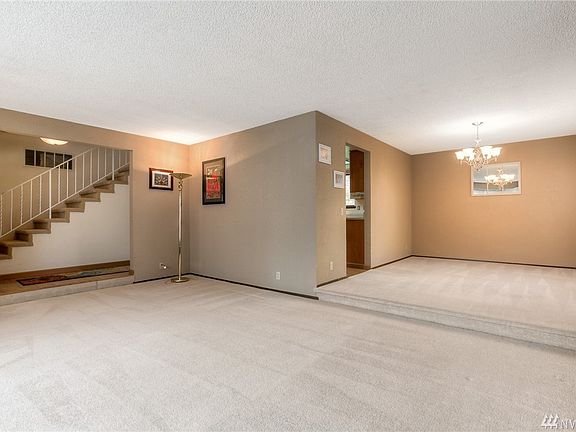 4th image of 2408 33rd Ave SE