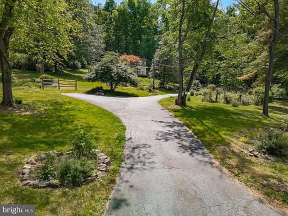 3rd image of 150 Cooks Glen Rd