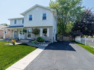 6477 Malibu Dr, Niagara Falls, ON L2H 2W4
