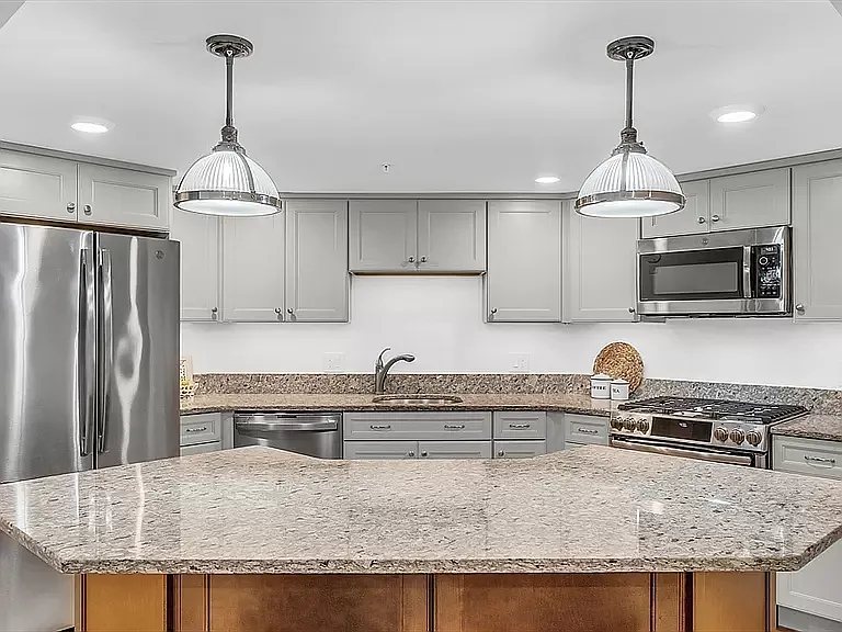 11 Cushing Pl #204 — Photo 3