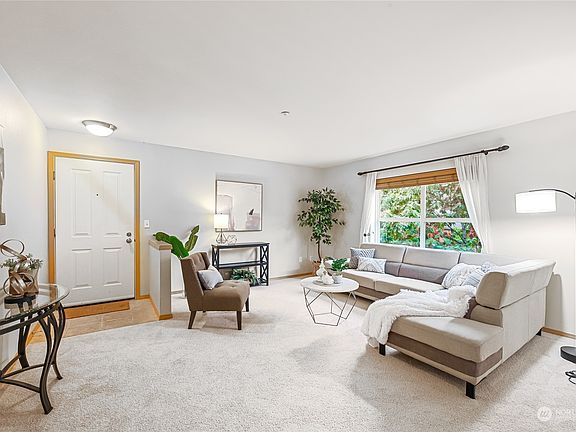 4th image of 1696 25th Avenue NE #302